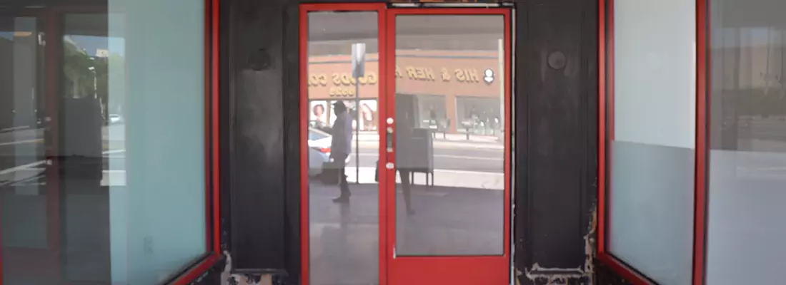 Sliding Motion Sensor Door Service in Saguenay, QC